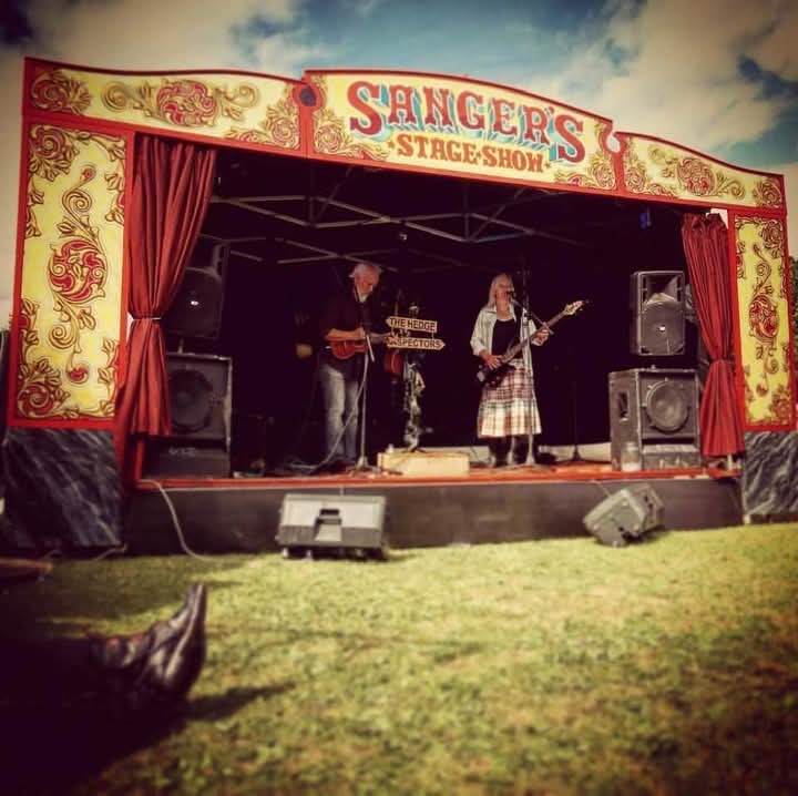 Performance on the travelling stage